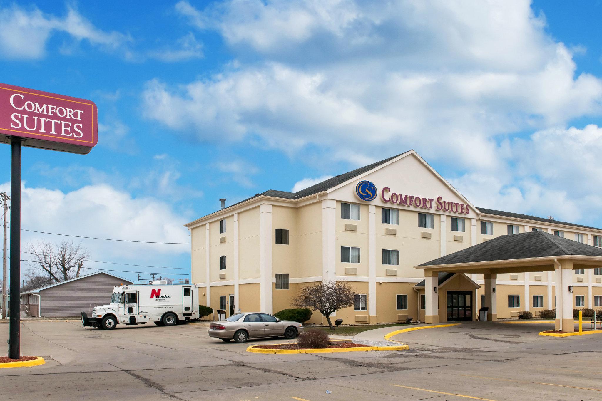 Comfort Suites Terre Haute University Area Exterior foto